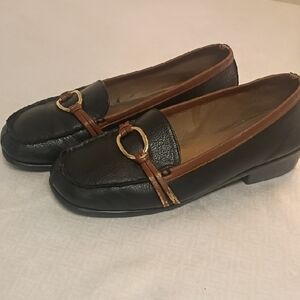 AEROSOLES Black and Brown Leather Loafers with Gold Ring
